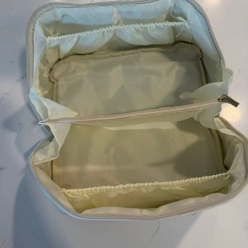 New Large Capacity Travel Cosmetic Bag for Women Waterproof Portable Cream